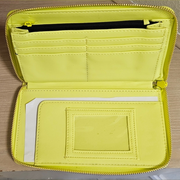 Betsey Johnson Neon Citron Skull Studded Wristlet Zip Around Credit Card Wallet - Picture 7 of 11